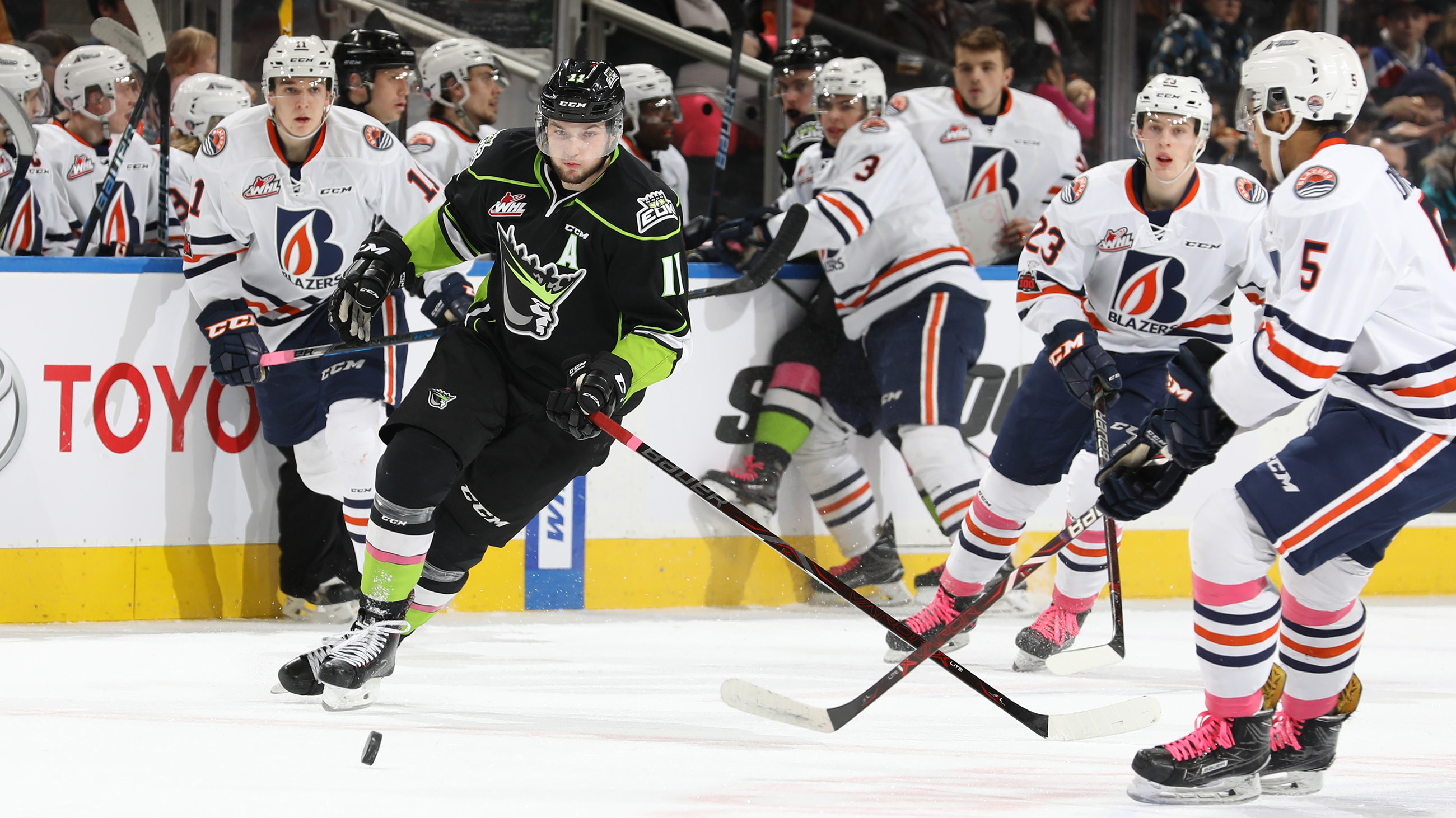 BLAZERS SWEEP WEEKEND WITH 42 WIN Kamloops Blazers