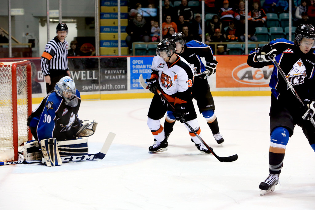 TIGERS TEXTBOOK DEFENSE LEADS TO 10 VICTORY Medicine Hat Tigers