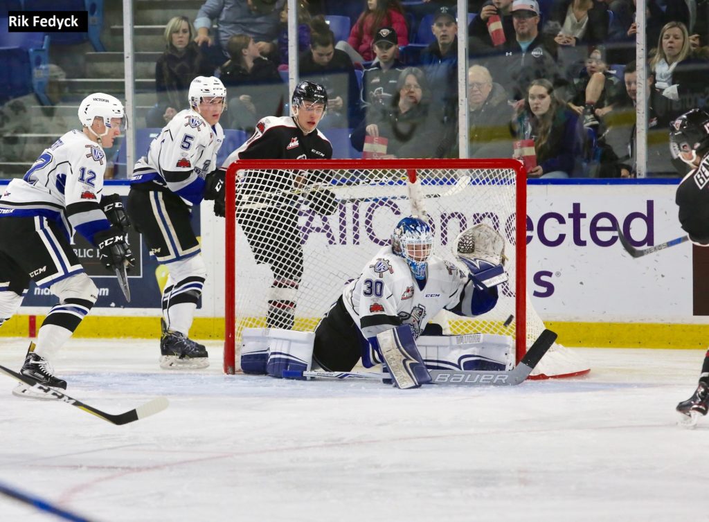ROYALS TRIPPED UP BY GIANTS Victoria Royals ROYALS TRIPPED UP BY GIANTS Victoria Royals